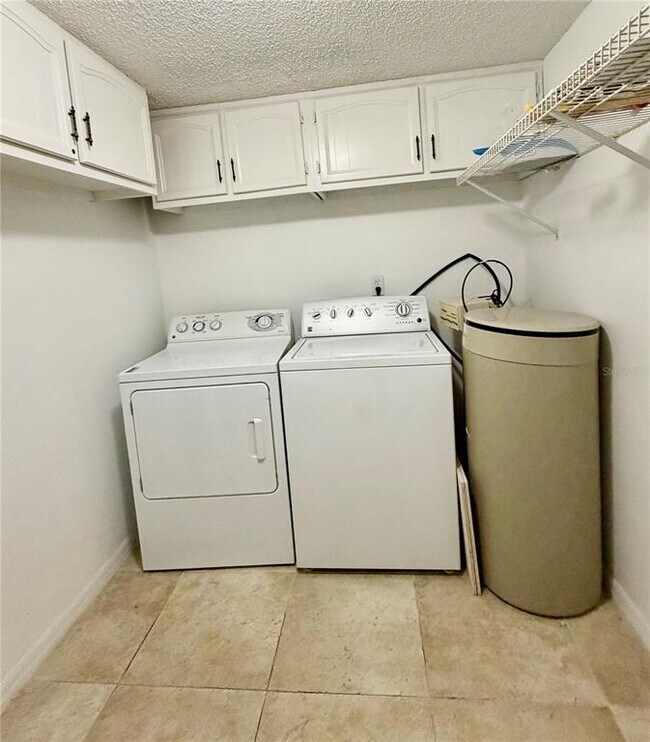 Building Photo - 5454 Saddlebrook Way