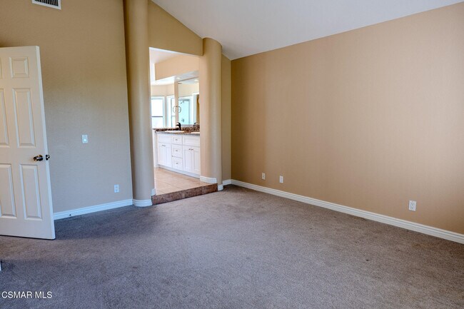 Building Photo - 2704 Simi Hills Ln