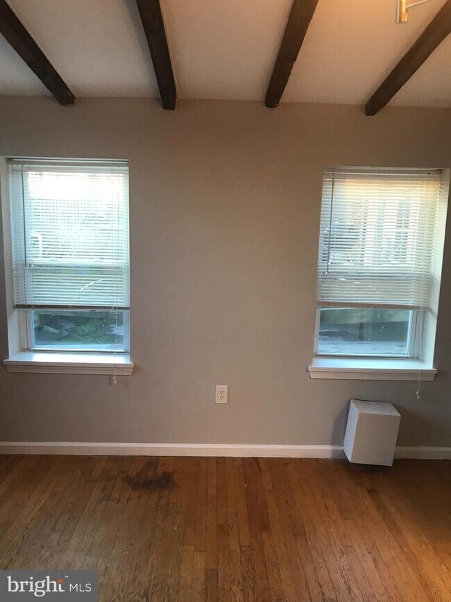 Building Photo - 1902 Wallace St