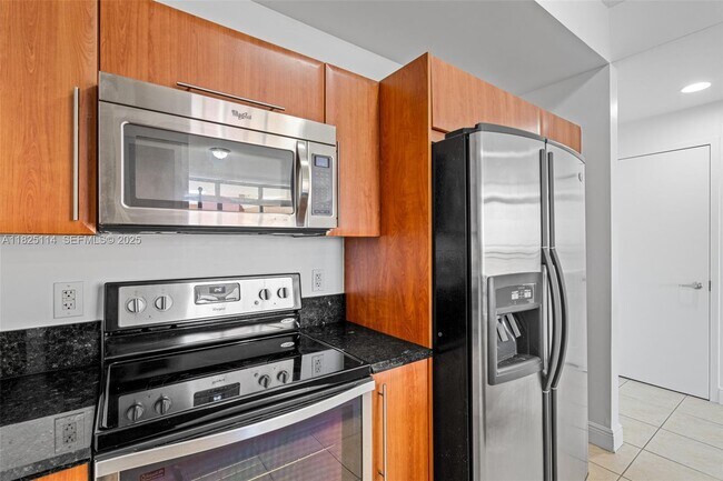 Building Photo - 3232 SW 22nd Terrace