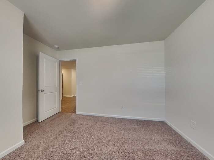 Building Photo - 306 Crooked Pne Ct