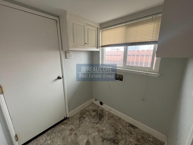 Building Photo - 14786 Shadow Dr