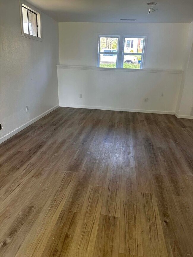 Building Photo - Charming 3BEDS  House in Roeland Park