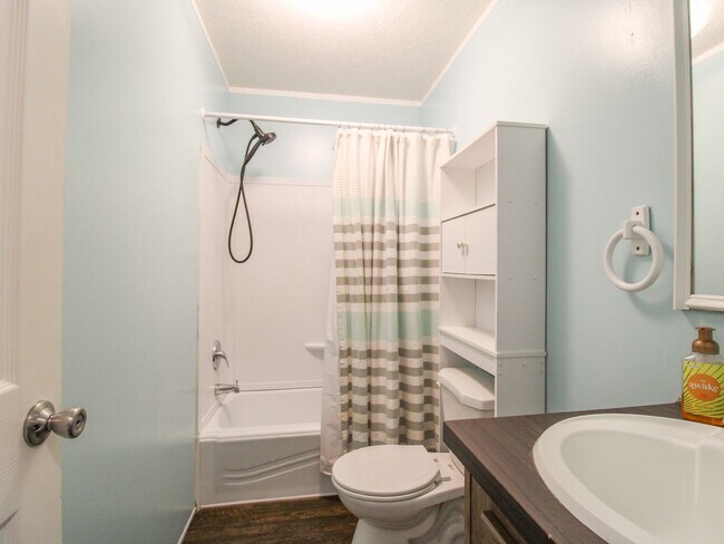 Building Photo - Nice home on a wooded lot! Minutes from Athens!
