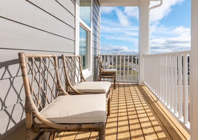 Building Photo - Blacksburg, 3BR / 2.5 BA, Available in August