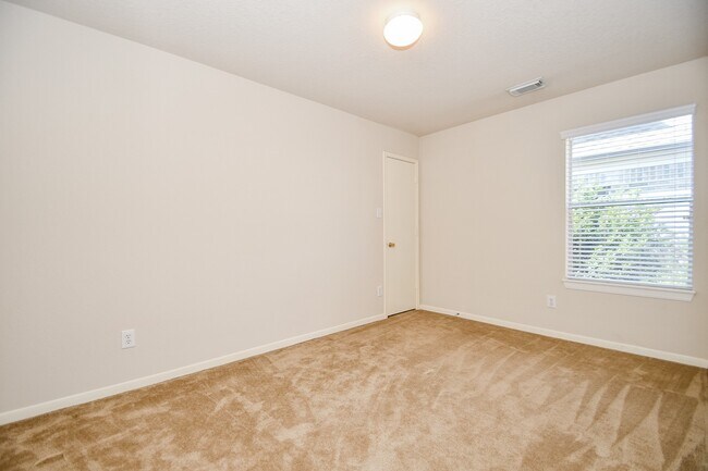 Building Photo - 15410 Hazel Thicket Tr