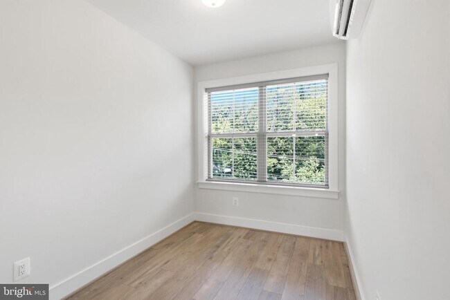 Building Photo - 2252 S Glebe Rd