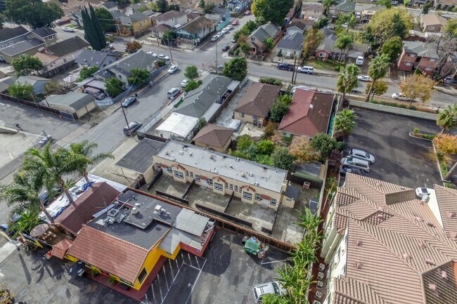 Building Photo - (Lease-up Only) Thirteenth St N 855