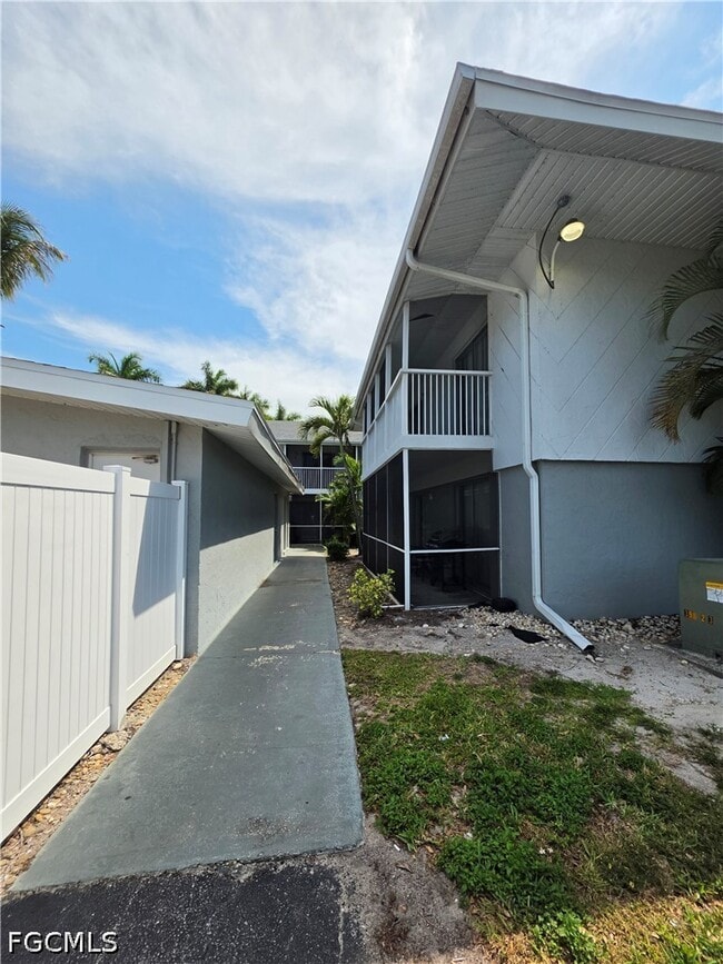 Building Photo - 1849 Maravilla Ave