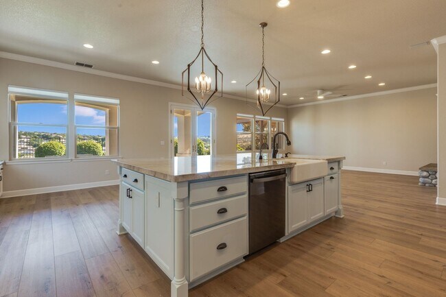 Building Photo - Luxury 4-Bedroom Home in El Dorado Hills Exclusive Serrano Community!