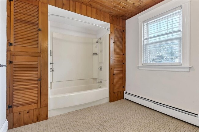 Building Photo - 19 Sherwood Ave