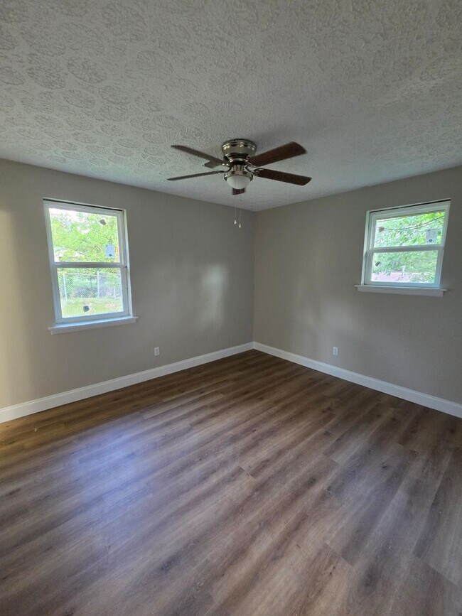 Building Photo - Fully Renovate Property Available for rent NOW!