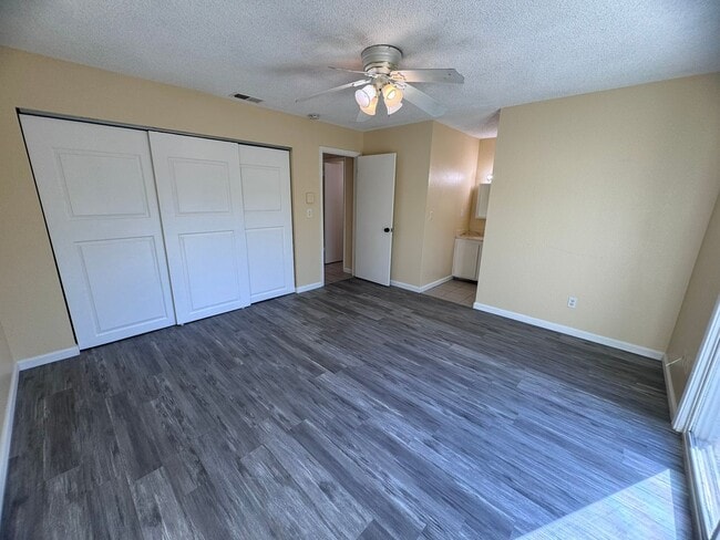 Building Photo - 3 Bedroom Home with RV Parking!