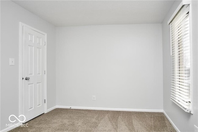 Building Photo - 802 Westridge N Dr