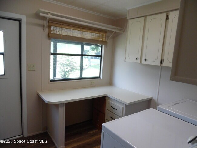 Building Photo - 327 Macadamia Dr