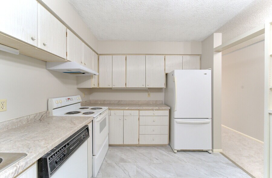 Building Photo - 410 6th Ave SW