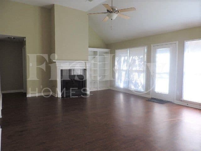 Building Photo - 828 Tropicana Dr E