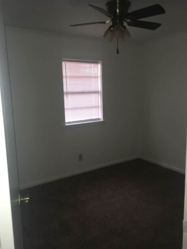 Building Photo - 208 Corman Ave