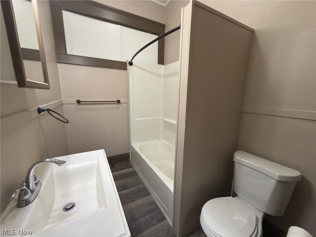 Building Photo - 153 S Main St