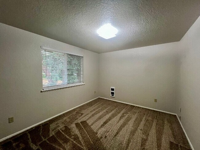 Building Photo - 8010 S Bicentennial Loop SE