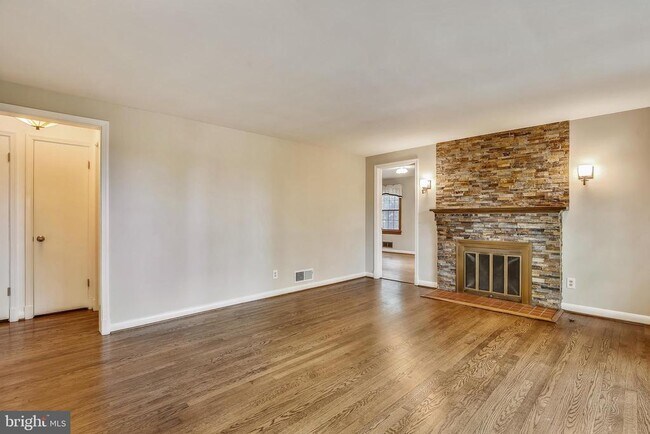 Building Photo - 2325 Highland Ave