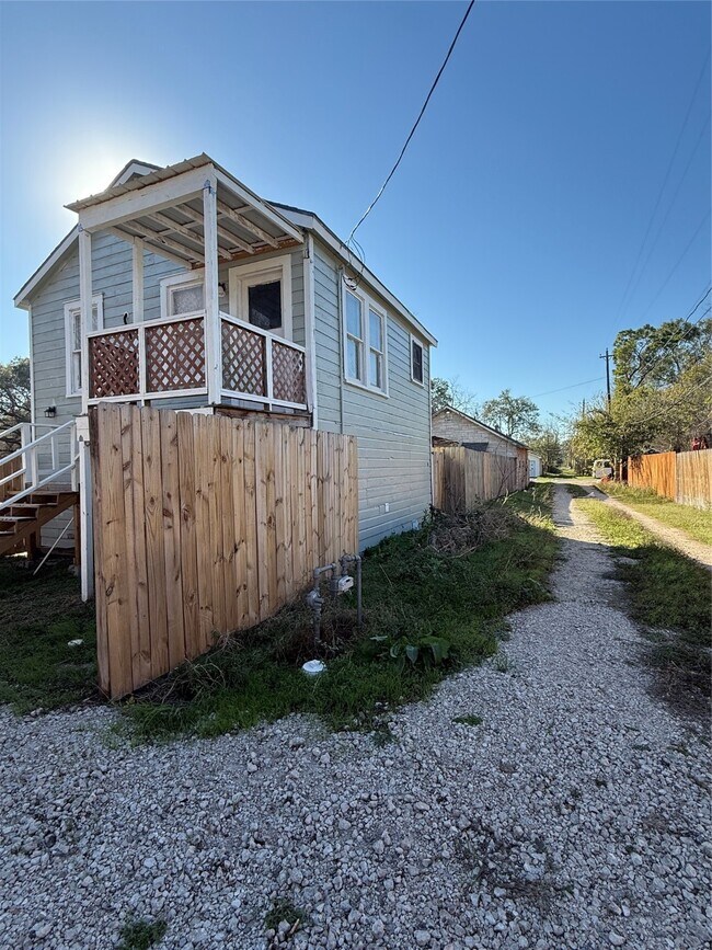 Building Photo - 2711 Avenue G