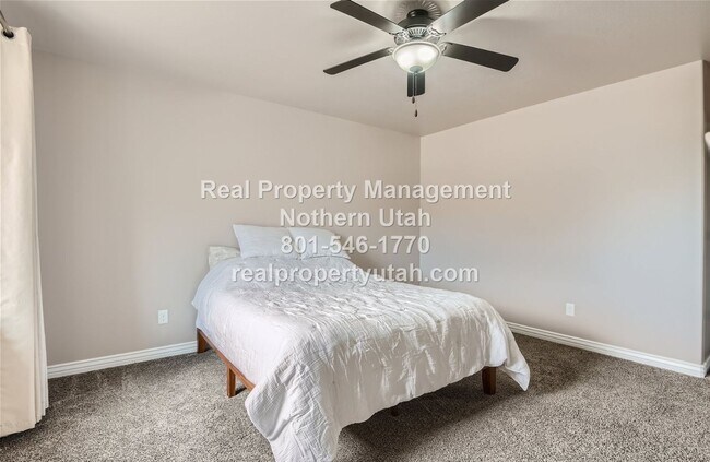 Building Photo - 1795 E Whitetail Dr