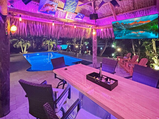 Building Photo - 280 SE 3rd Ave