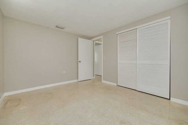 Building Photo - 3304 Bluebird Dr