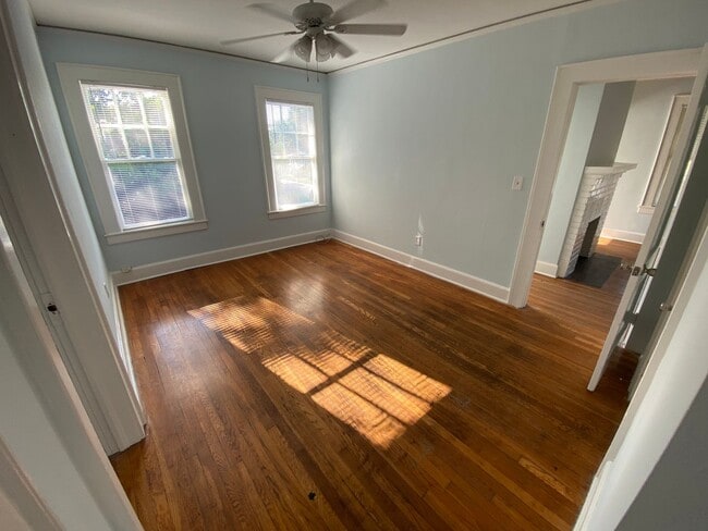Building Photo - 702 Maupas Ave