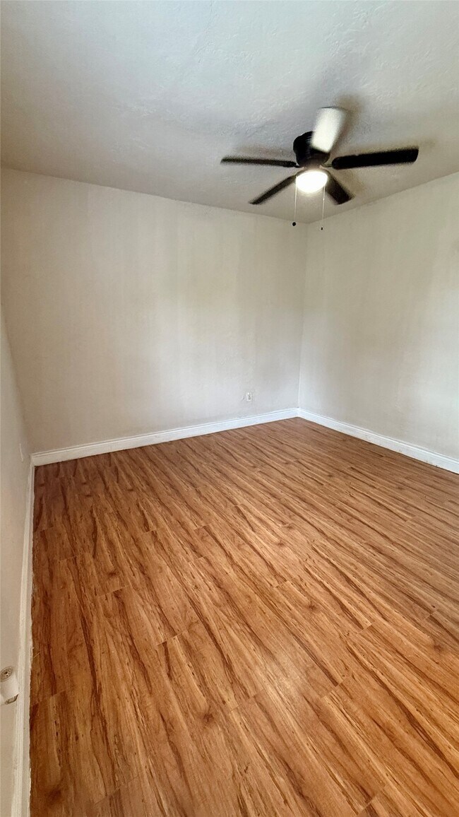 Building Photo - 13346 Louisville St