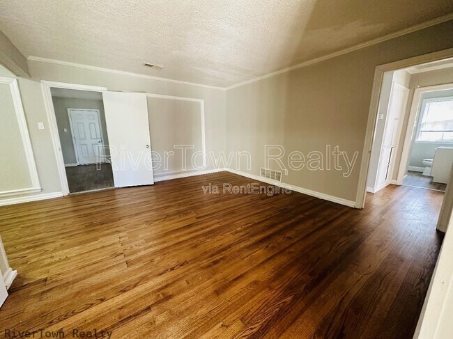 Building Photo - 2176 Vollintine Ave