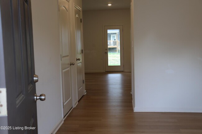 Building Photo - 11703 Parkview Pt
