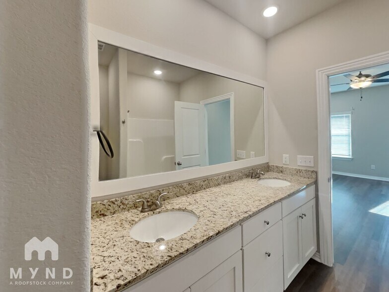 Building Photo - 421 Citation St