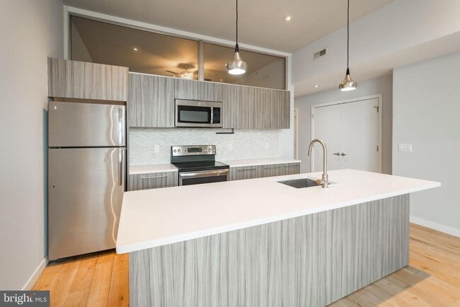 Building Photo - 412 S 13th St