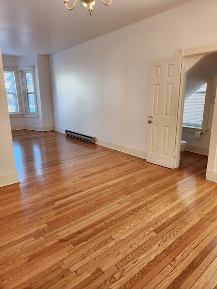 Building Photo - 125 Peyton St