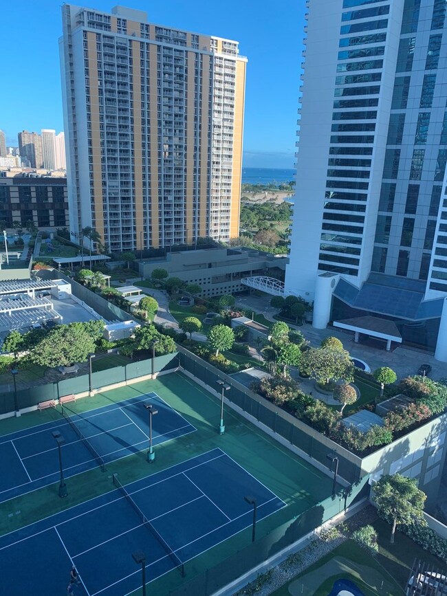 Building Photo - 3 Bedroom 2 Bath 2 Parking in Beautiful Koolani in Ward Village / Ala Moana Area