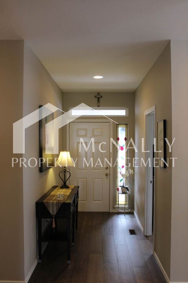 Building Photo - 1114 Garden Cir