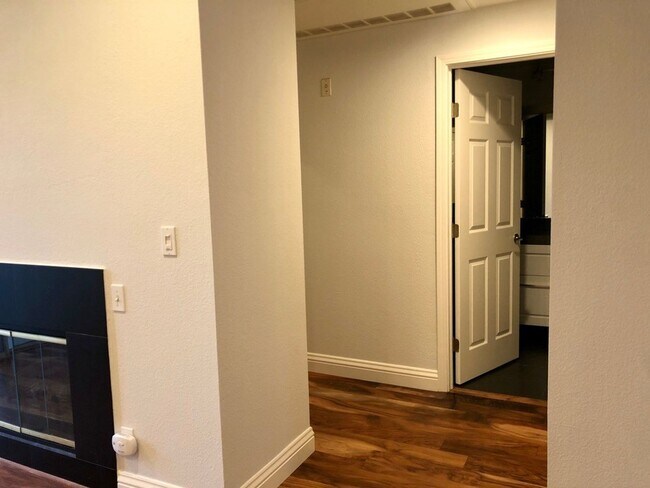 Building Photo - Ideal Location. .. Walk to Bart, Costco, Starbucks, Trader Joes, Kaiser Hospital