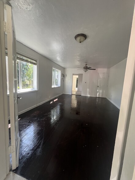 Large Living Area - 160 NE 87th St