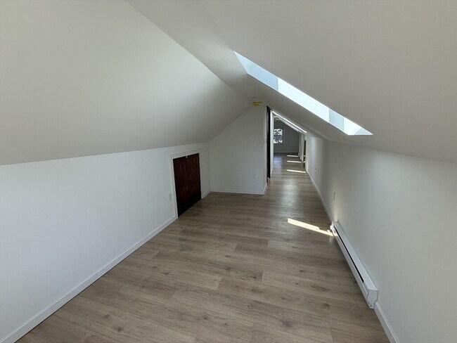 Building Photo - 135 Mills St