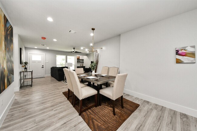Building Photo - 3630 Alsace St