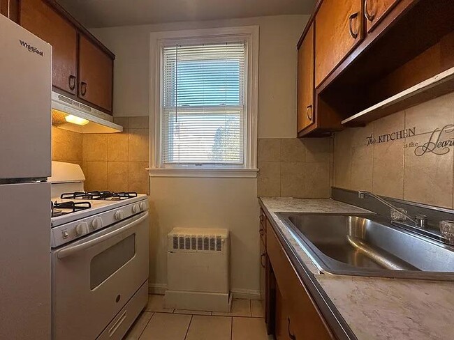 Building Photo - 6536 Crescentville Rd