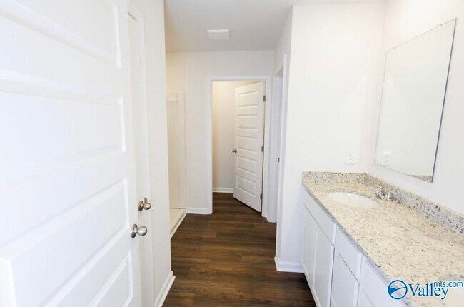 Building Photo - 398 Jackson Pt Cir