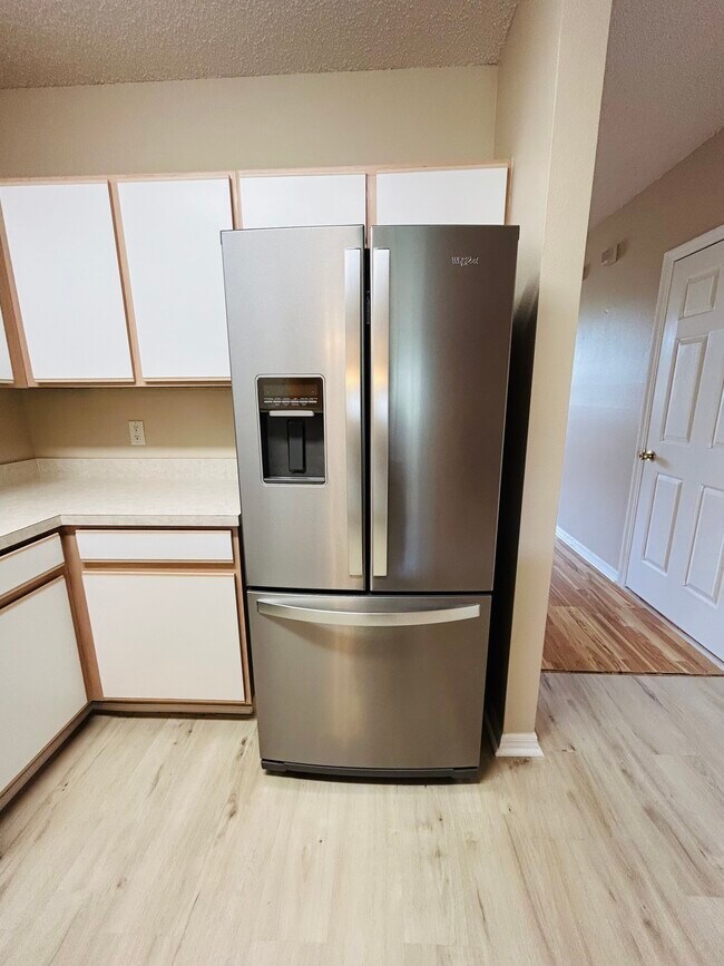 Building Photo - 10445 Heron Lake Dr