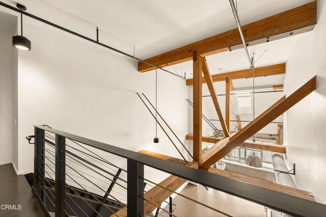 Building Photo - 530 S Hewitt St