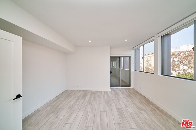 Building Photo - 145 S Maple Dr