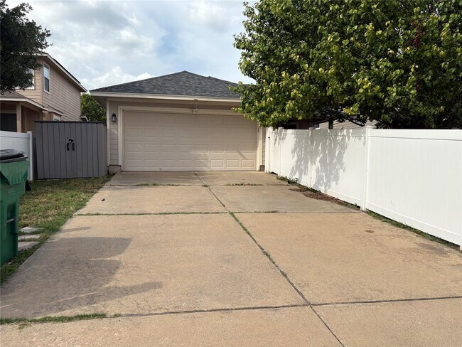 Building Photo - 117 Yucca House Dr