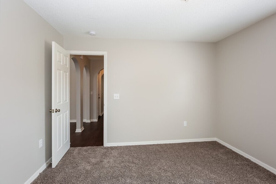 Building Photo - 10402 Opus Dr