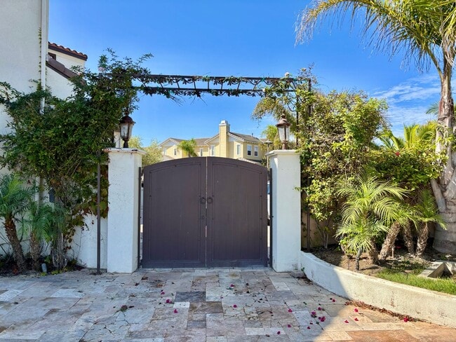 Building Photo - Boat Dock Home | Gated Community | Oxnard ...